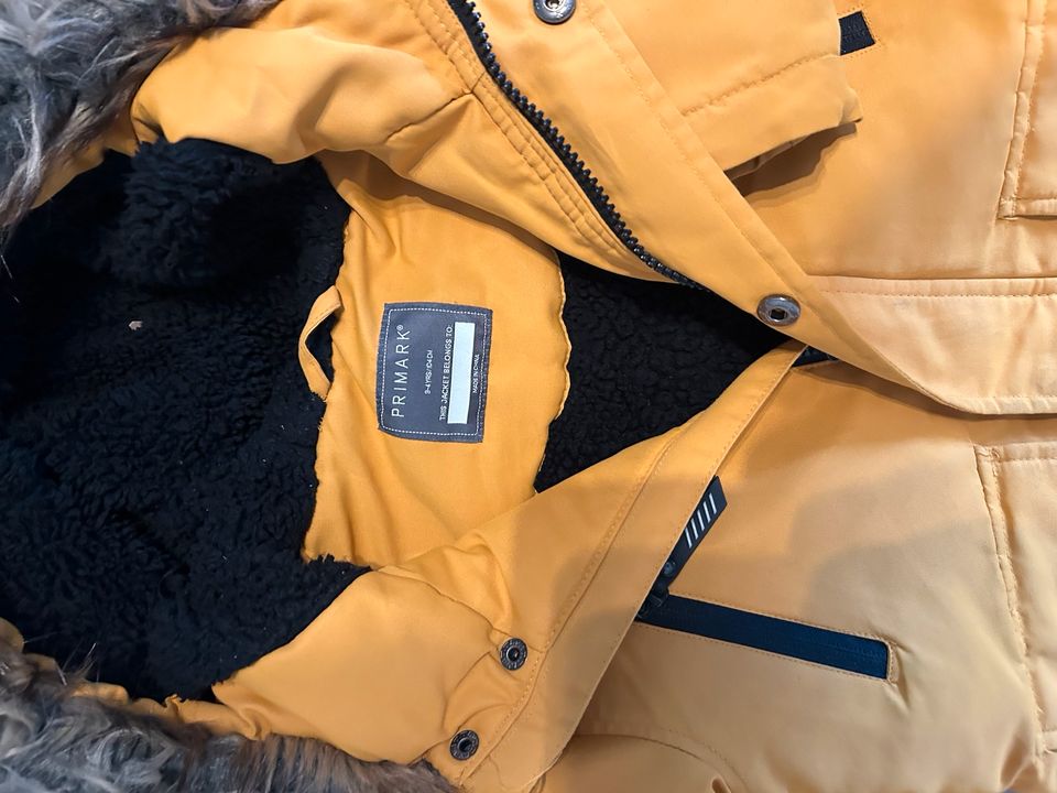 Gefütterte Jacke in gelb Primark 98/104 in Steffenberg