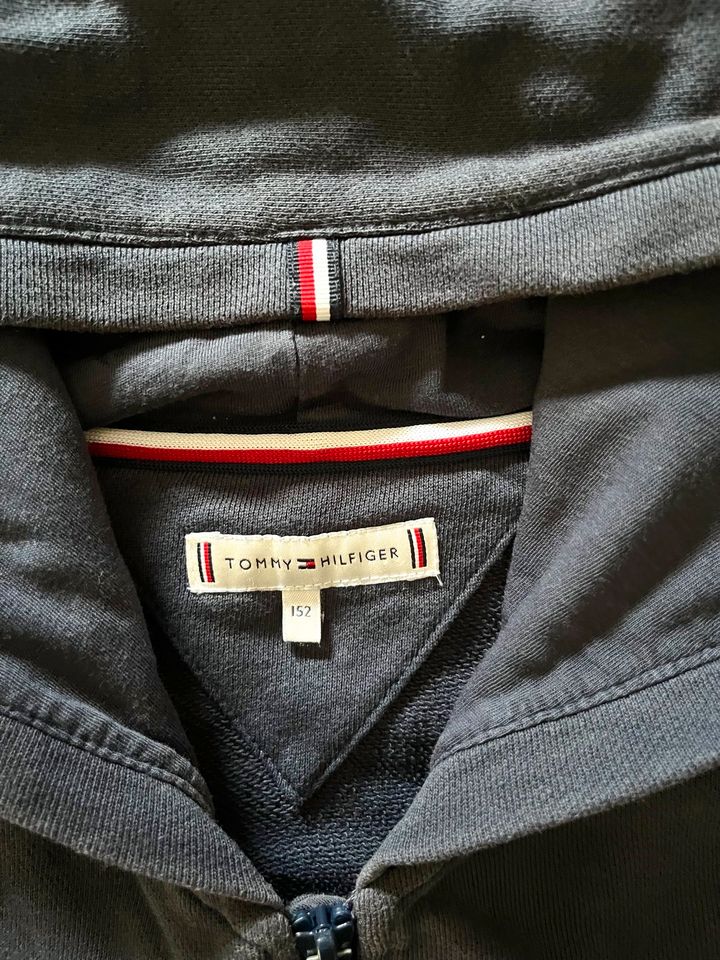 Tommy Hilfiger Jacke Größe 152 in Walsrode