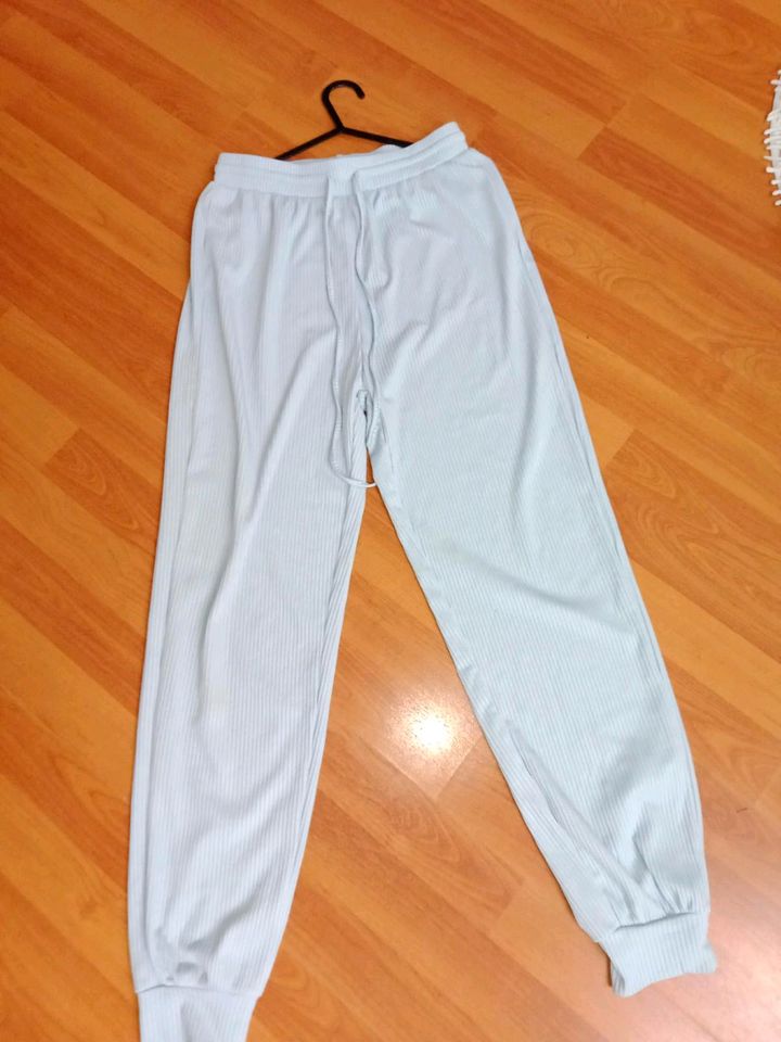 Dünne bequeme  Freizeithose  Jogginghose Gr. S 36 hellblau in Walsrode