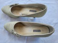 Pumps Damen von Bugatti 41 creme Hessen - Büttelborn Vorschau