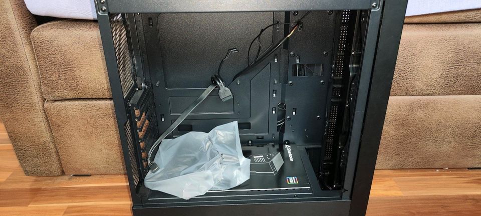 ‎Sharkoon RGB Slider, ATX PC Gehäuse, Case in Waldshut-Tiengen