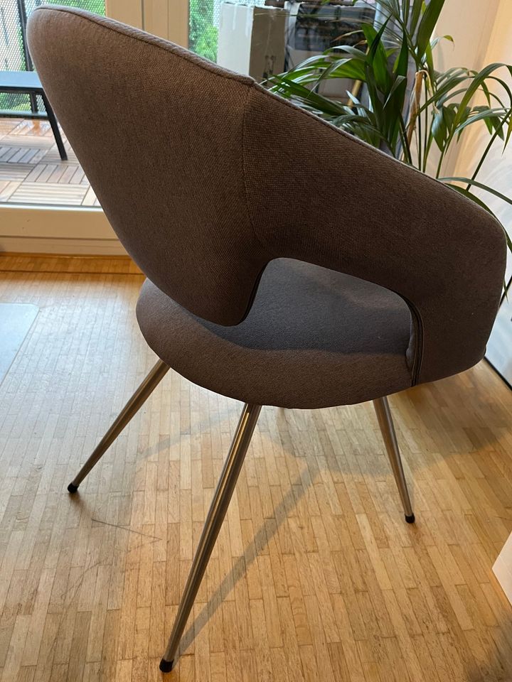 Esstisch-Stuhl mit grauem Stoffbezug (Sessel-Stil) in Düsseldorf