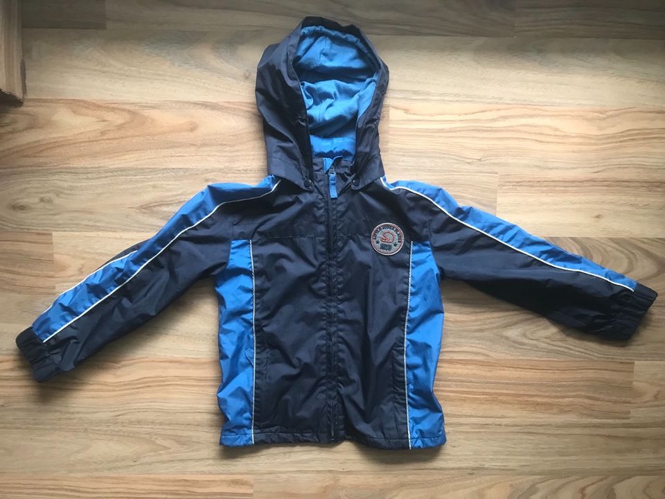 Topolino Übergangsjacke / Regenjacke Gr.110 blau mit Kapuze in Hochheim am Main