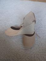 Schöne Sommerschuhe mit Keilabsatz Grösse 37 Frankfurt am Main - Eschersheim Vorschau