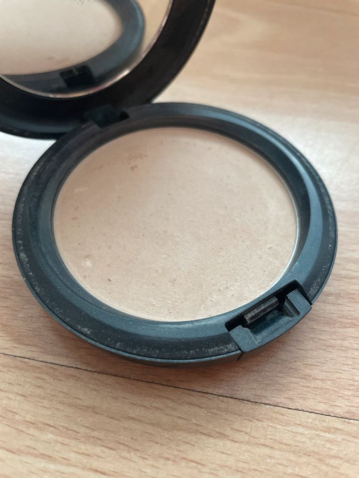 Mac Medium Dark in Pinneberg