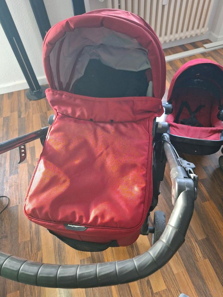 Kinderwagen mit Babywanne in Konz