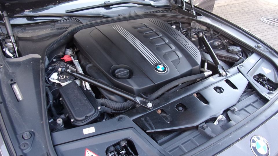 BMW 3 l Maschine 530 - Autom., Navi, 8-Gang in Rödental