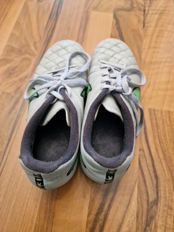 Fußballschuhe Gr. 34 von Nike in Mertingen