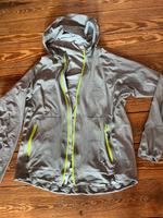 Nike Laufjacke Reflektorjacke grau M Outdoor Sport Hessen - Hadamar Vorschau