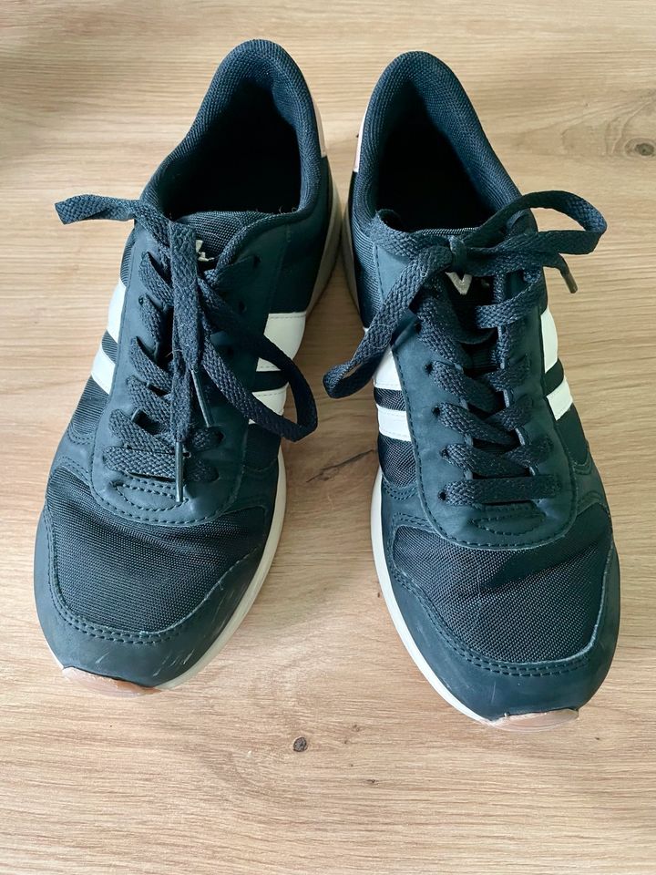 Freizeit-/Turnschuhe/Sportschuhe Gr. 38 wie neu in Hohenstein-Ernstthal