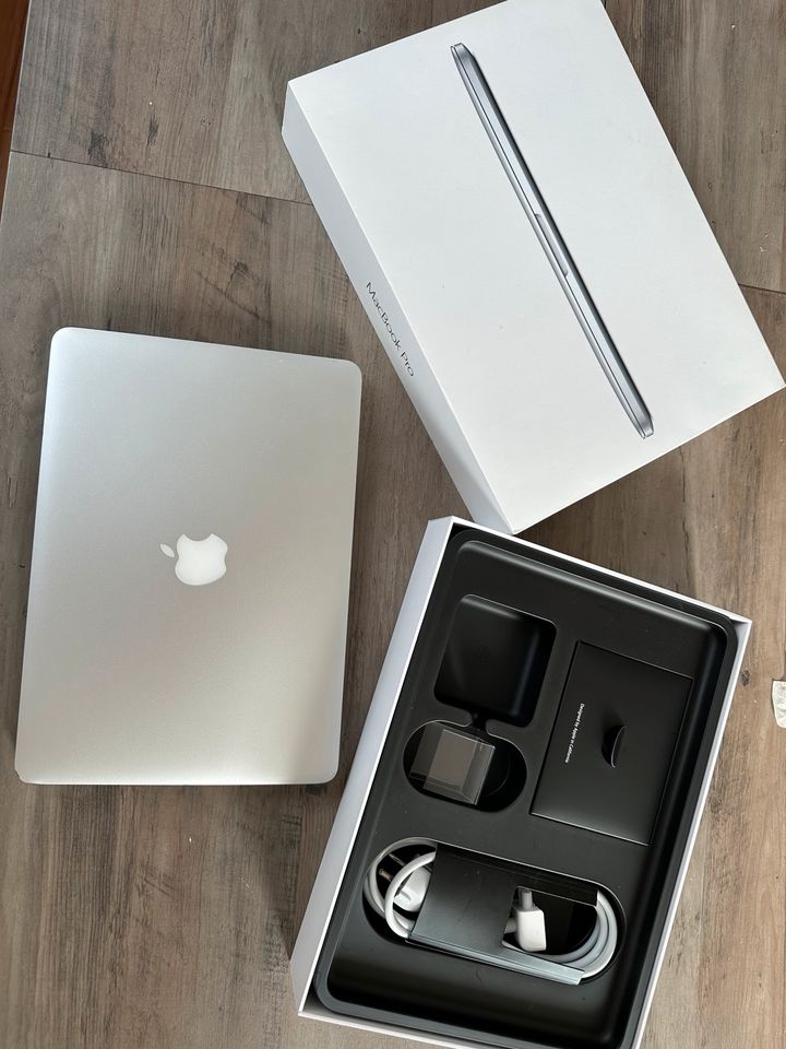 Apple Macbook Pro Retina, 13 Zoll - Modell A1502 in Leipzig