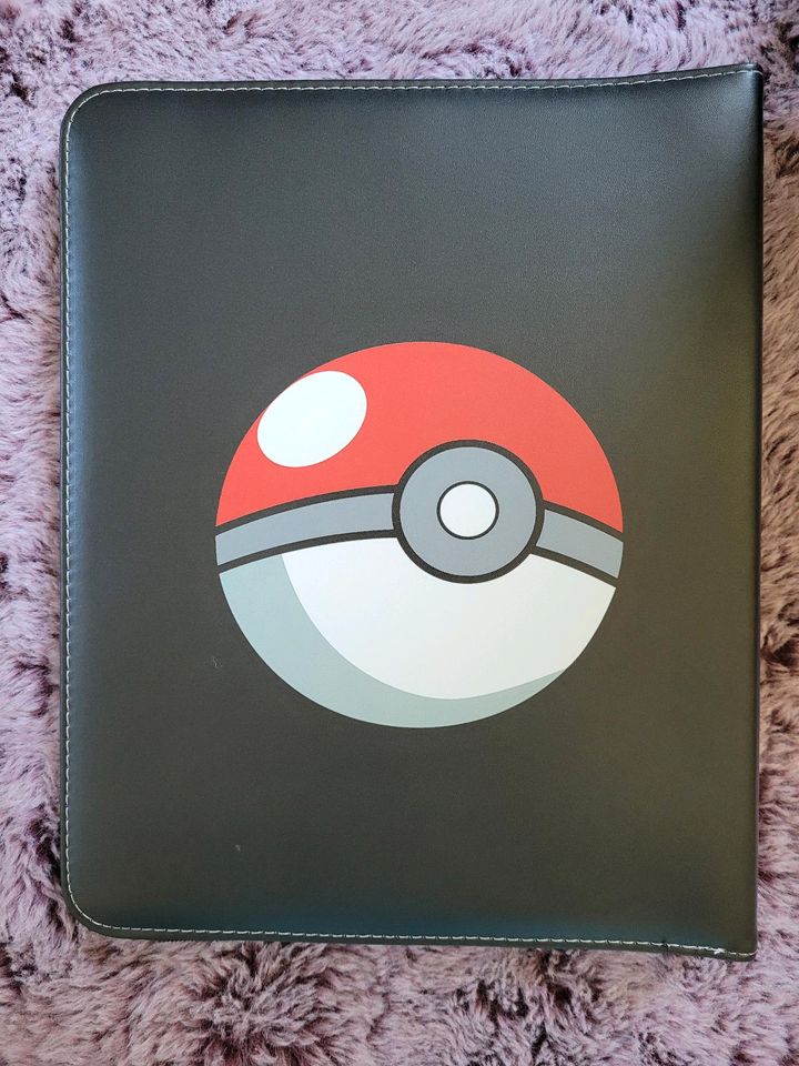 Pokémon Sammelalbum mit Reißverschluss für 900 Karten Heft  Mappe in Niedergebra