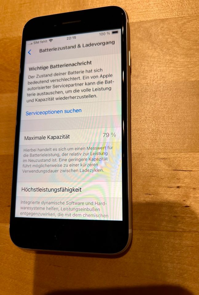 iPhone SE 2020 weiß, 64 GB , 2 Original Hüllen in Asbach