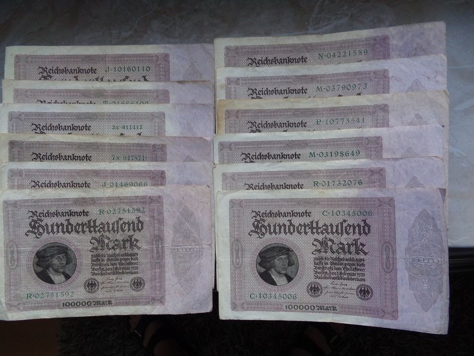 12X 100,000 Reichsmark Banknoten. in Hamburg