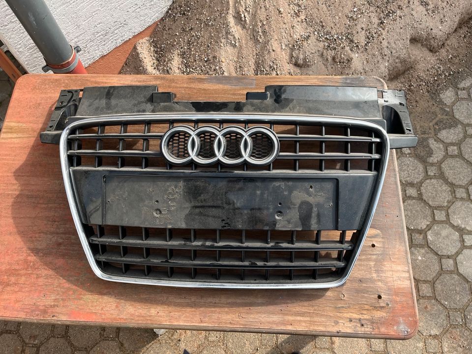 Audi TT 8J Kühlergrill in Hanau