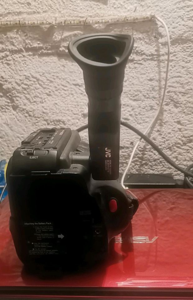 JVC VHS Camcorder  GR AX5 mit Zubehör in Herborn