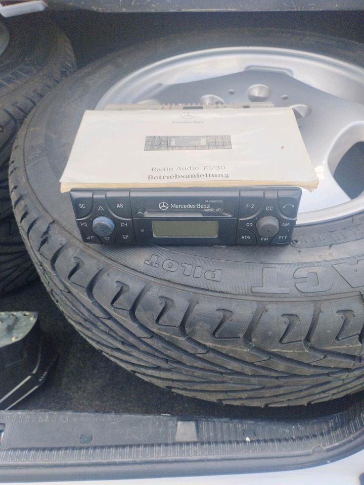 Mercedes Benz W124 230 E mit neuem TÜV in Reutlingen