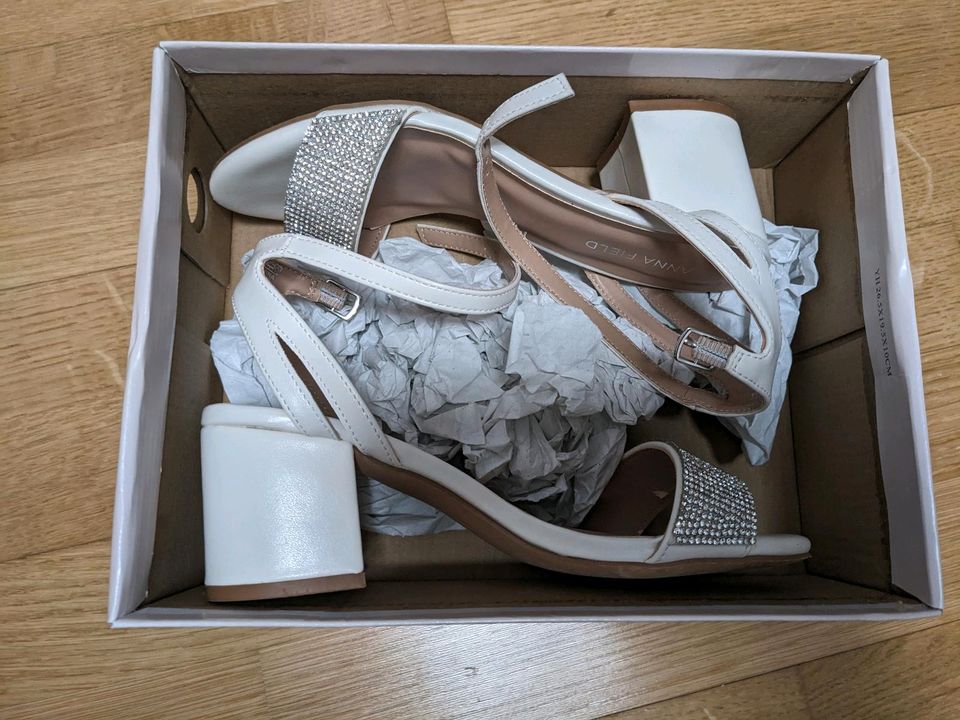 Damen Schuhe Hochzeitschuhe Gr. 35 in München