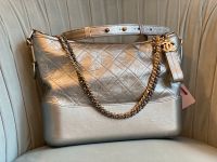 CHANEL Gabrielle medium silber Kalbsleder 4950Tasche Handtasche München - Au-Haidhausen Vorschau