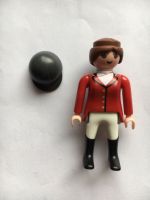 Spielzeugfigur Playmobil Frau Reiterin mit Hut rotes Oberteil Süd - Niederrad Vorschau