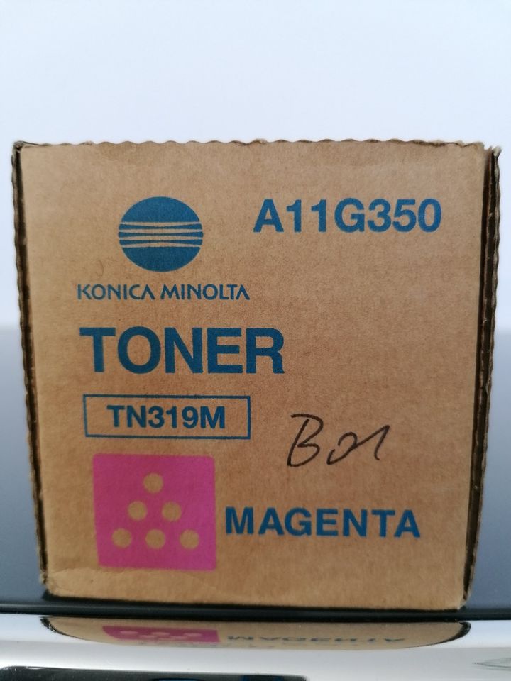 TN-319M Toner magenta  bizhub  C-360 in Oelsnitz / Vogtland