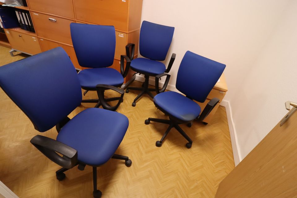 Bürostühle 4 Stück gebraucht auch einzeln abzugeben in Rostock