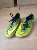 Gelbliche Nike Turnhallen Schuhe für Jungs größe 38,5 Kr. München - Neuried Kr München Vorschau