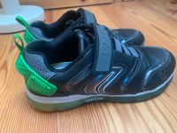 Geox sneakers schuhe 33 schwarz grün Klett Blink Licht Hessen - Bad Soden am Taunus Vorschau