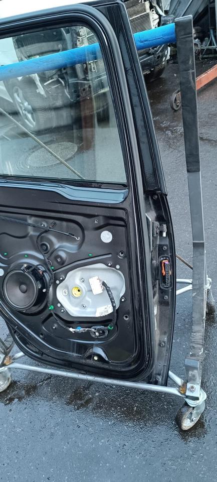 VW Golf 5 Tür hinten links Hatchback Z4 / C9Z Schwarz in Weidenberg