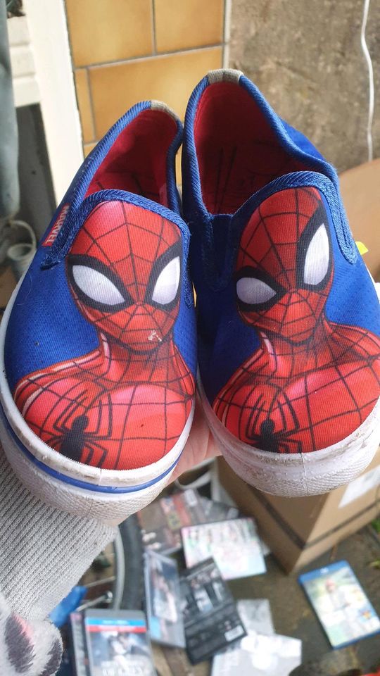 Spiderman Schuhe in Bad König