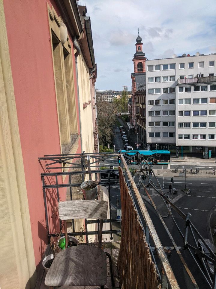 Geräumiges WG-Zimmer mit Balkon im Brückenviertel frei! in Frankfurt am Main