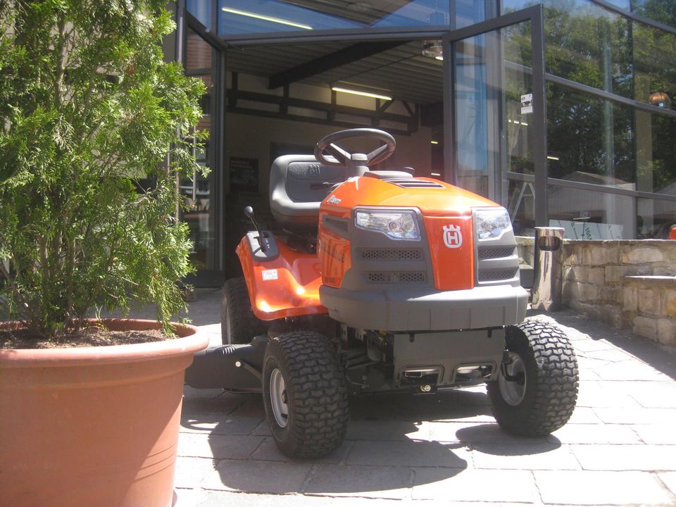 Husqvarna TS 142L Rasentraktor Aufsitzmäher Automatik 97 cm in Barntrup