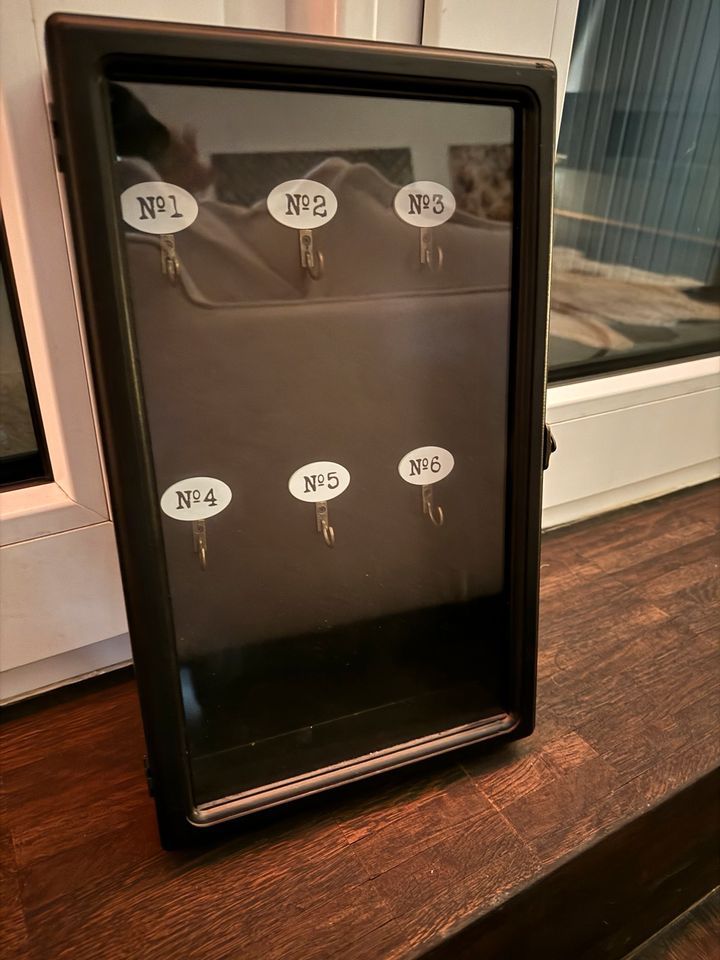 Schlüssel Aufbewahrungskasten mit 6 Hakenund Glastür in Rödermark