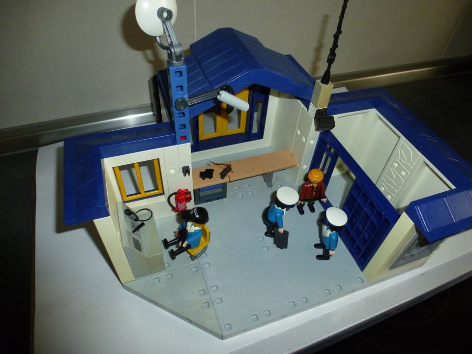 Playmobil 3159 Polizeiwache Polizeistation Gefängnis Polizeihaus in Hamburg