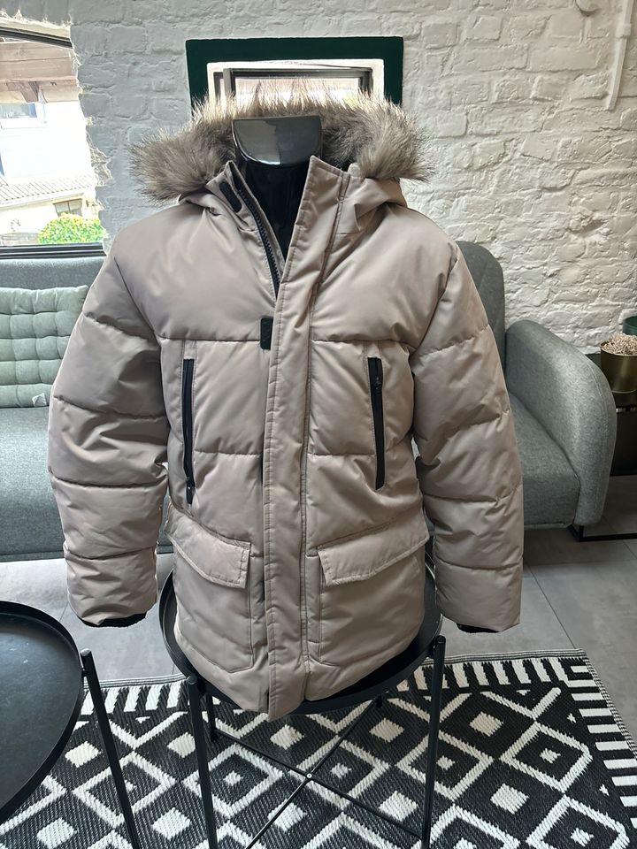 Tolle Winterjacke  für Jungs in beige in Würselen