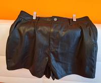 Short Kunstleder schwarz Gr. 42 D.C.M. Jennyfer Bayern - Allersberg Vorschau