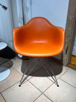 Vitra Eames DAR Plastic Chair neuwertig 2021  rostorange Bayern - Schondorf am Ammersee Vorschau