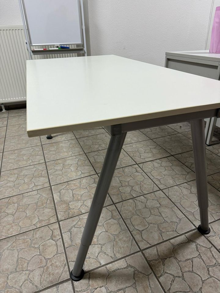 Bürotisch Höhenverstellbar in Krefeld