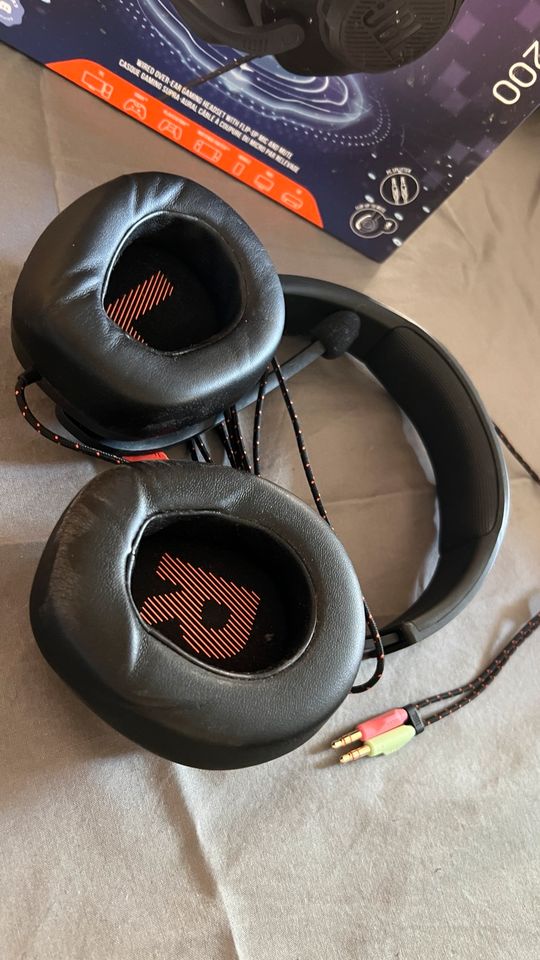 JBL Quantum 200 over ear gaming headset. in Marburg