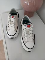 Tommy Hilfiger Sneaker gr. 40 Neuwertig Nordrhein-Westfalen - Herne Vorschau