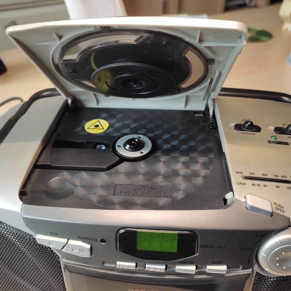 Stereo Radiorekorder mit CD-Player in Lohnsfeld