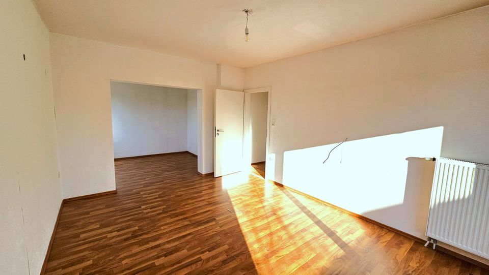 -RESERVIERT- Großes Einfamilienhaus auf großem Grund in Löhne, inkl. 30 m² im Dachgeschoss in Löhne