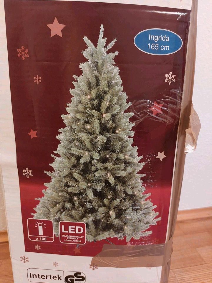 Weihnachtsbaum mit integrierter LED Lichterkette 165 cm in Korschenbroich