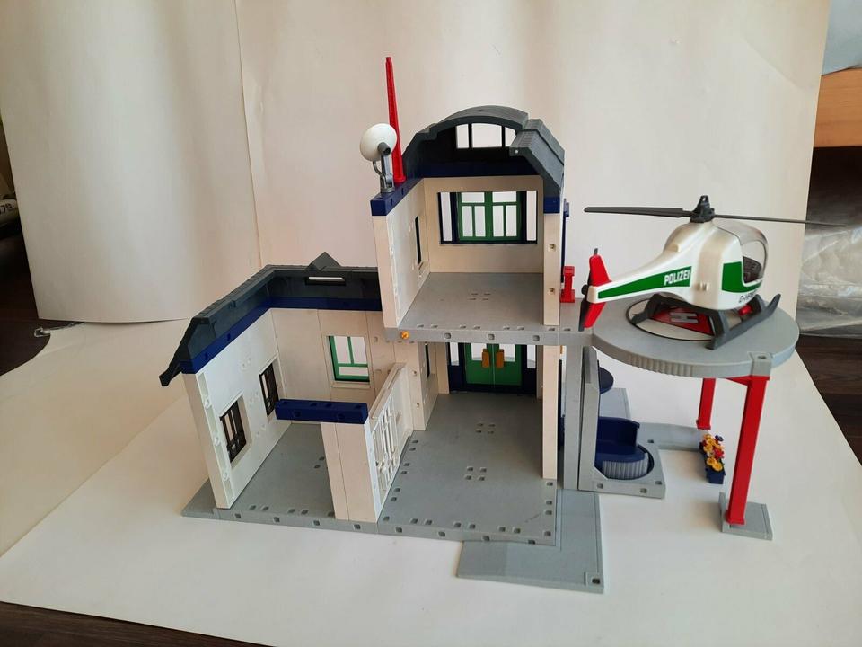 Playmobil Polizei Station Hubschrauber Auto Motorrad in Bergkirchen