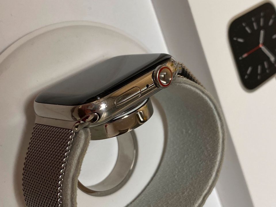 Apple Watch Edelstahl Silber Series 4 44mm in Kiel