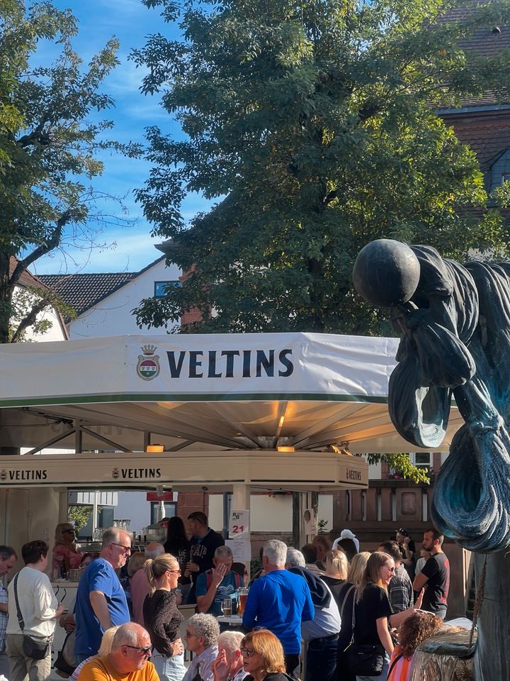 Veltins Ausschankwagen mit Schirmdach und Kühlhaus zu vermieten in Waldmohr