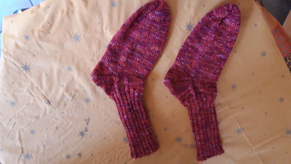 Selbstgestrickte Socken in Fürth