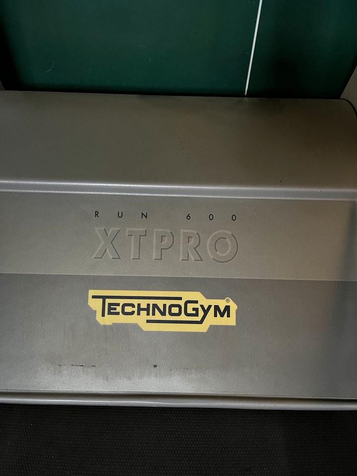 Laufband Profilaufband TechnoGym XTPRO RUN 600 in Machern