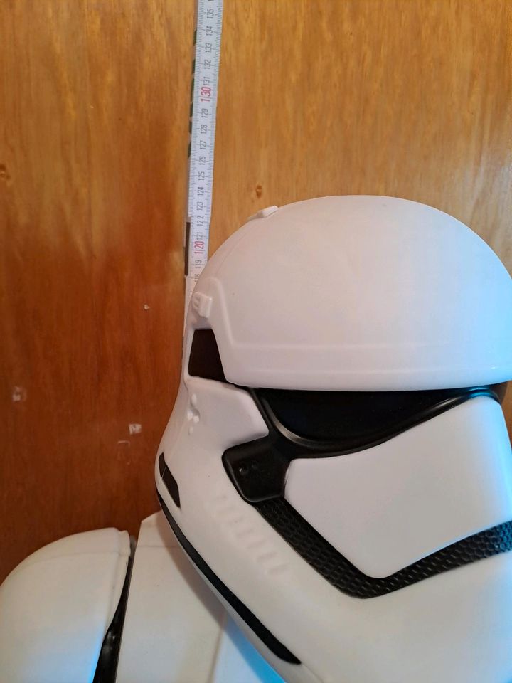 Star Wars Storm Trooper 120 cm mit Sprachfunktion in Trogen