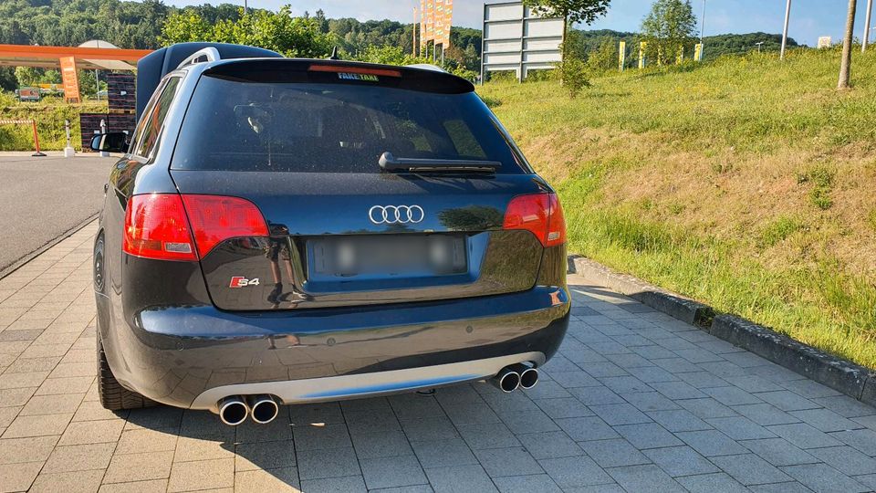 Audi S4  4.2L V8 (Motorproblem) in Trier